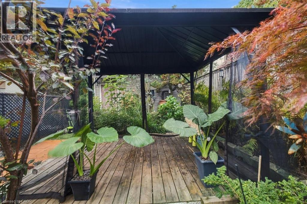 53 Picton Street W Property Photo 43