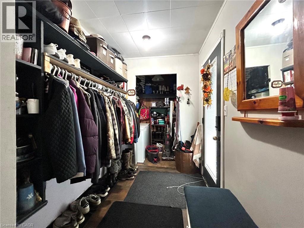 380 Limit Street Property Photo 6