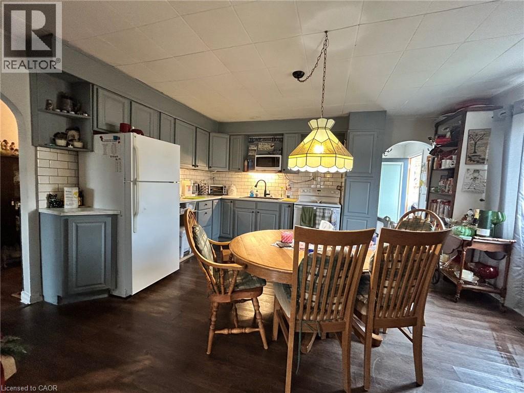 380 Limit Street Property Photo 8