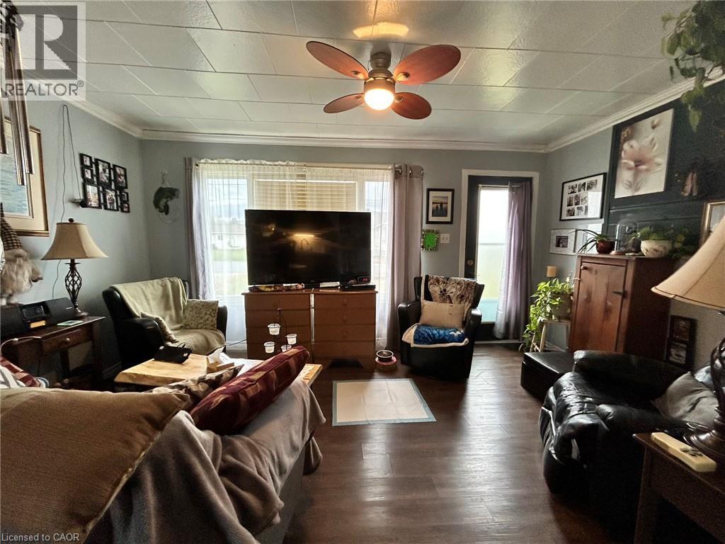 380 Limit Street Property Photo 11
