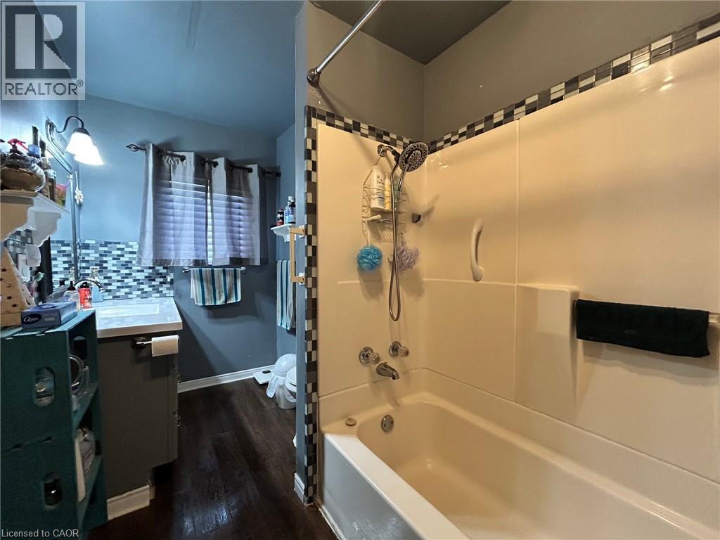 380 Limit Street Property Photo 13