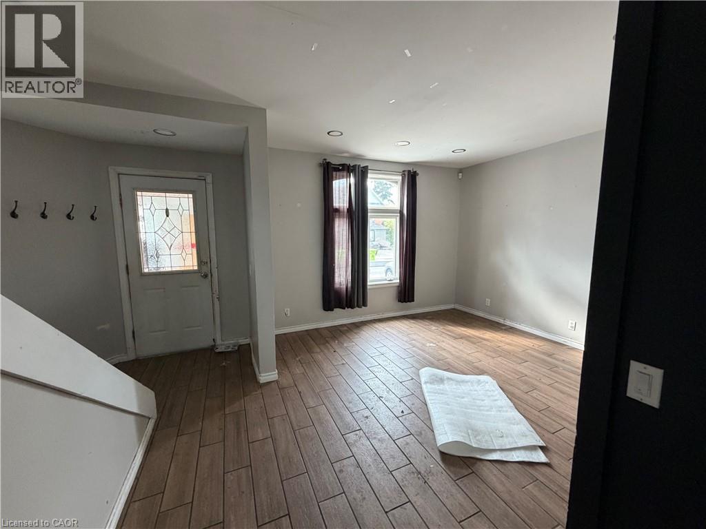 160 Albert Street E Property Photo 3
