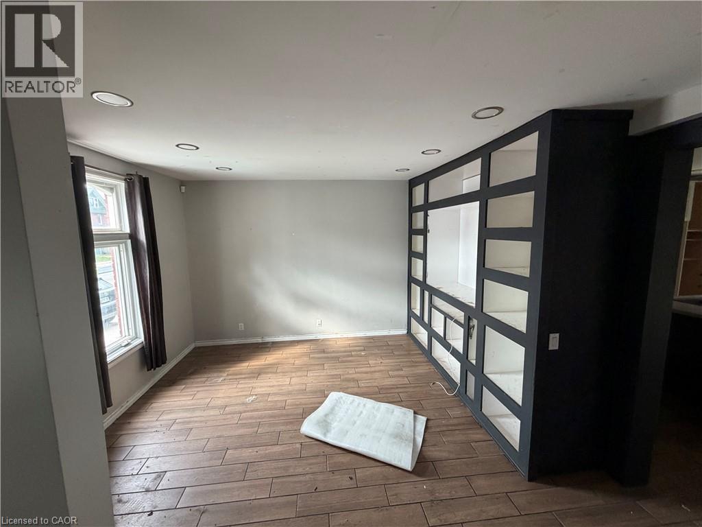 160 Albert Street E Property Photo 4