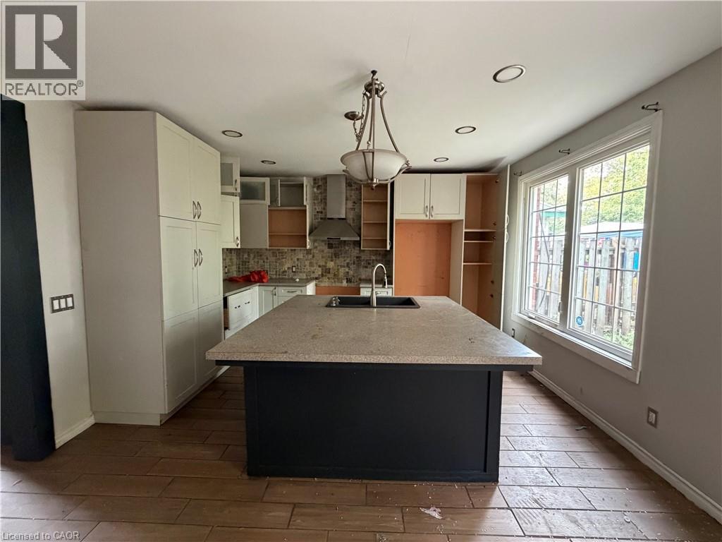 160 Albert Street E Property Photo 6