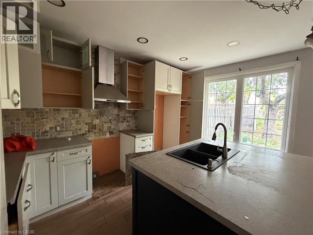 160 Albert Street E Property Photo 7
