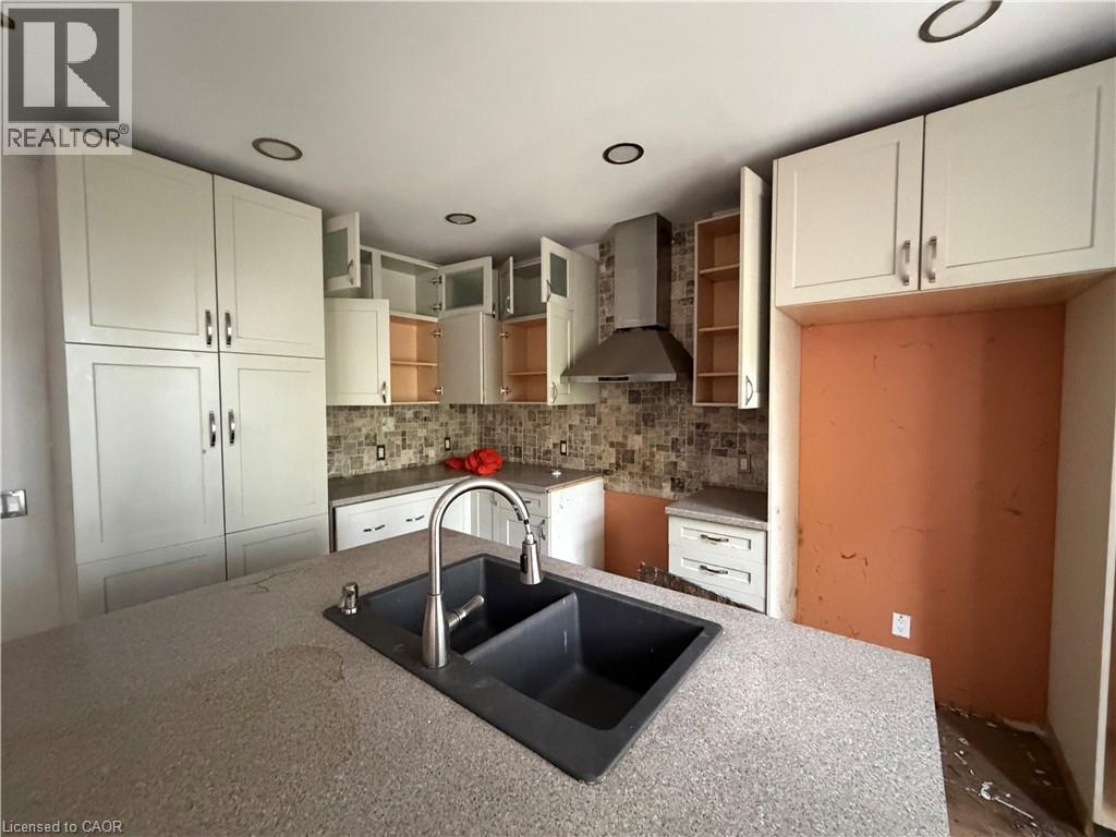 160 Albert Street E Property Photo 8