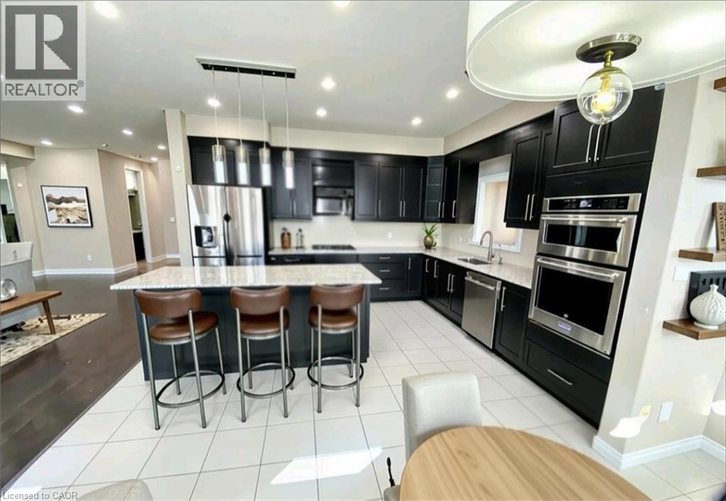 319 Moorlands Crescent Property Photo 3
