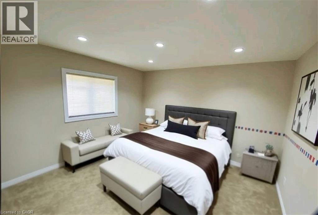 319 Moorlands Crescent Property Photo 11