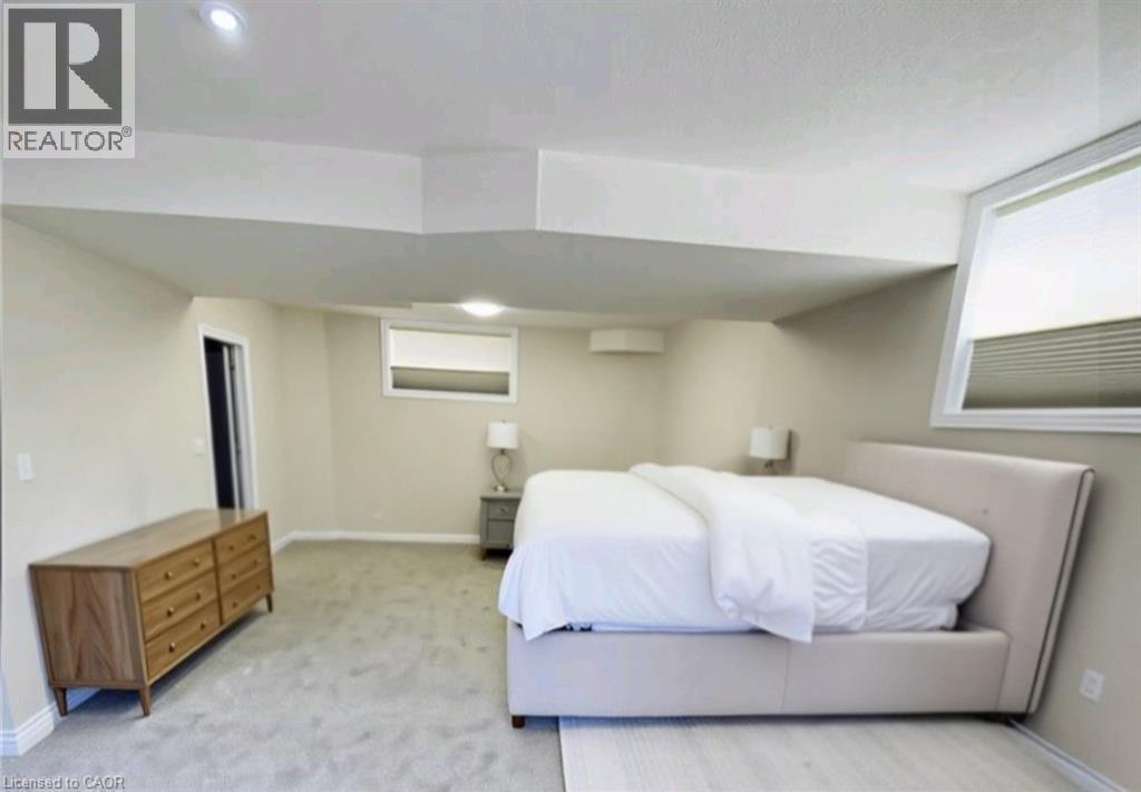 319 Moorlands Crescent Property Photo 16