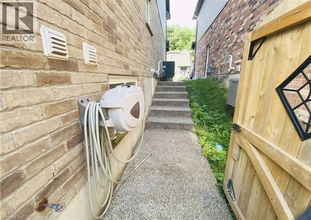 319 Moorlands Crescent Property Photo 21