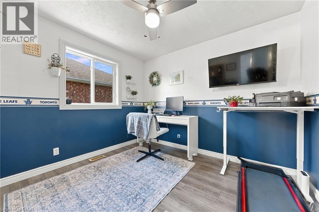 915 St George Street Property Photo 13