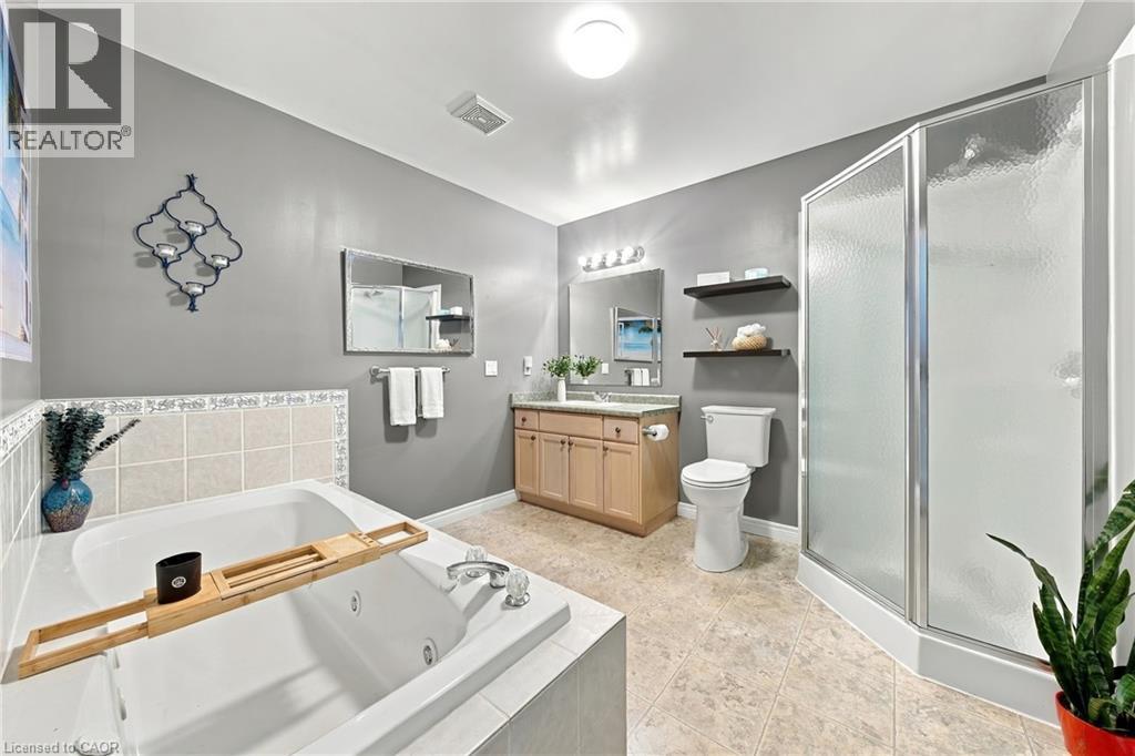 915 St George Street Property Photo 14