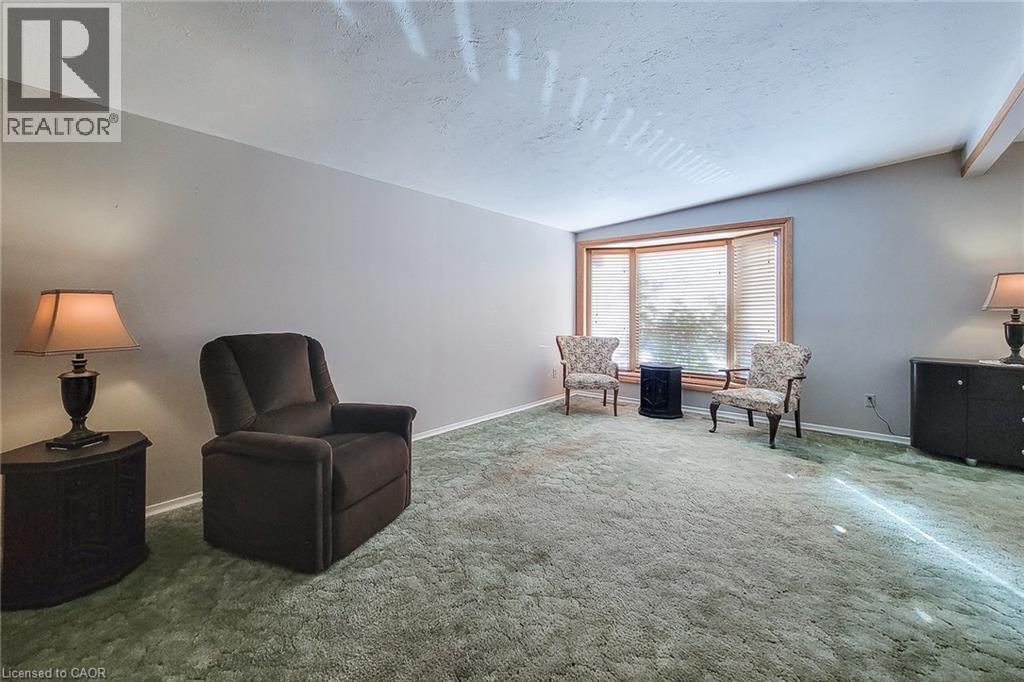 286 Mohawk Road W Property Photo 4