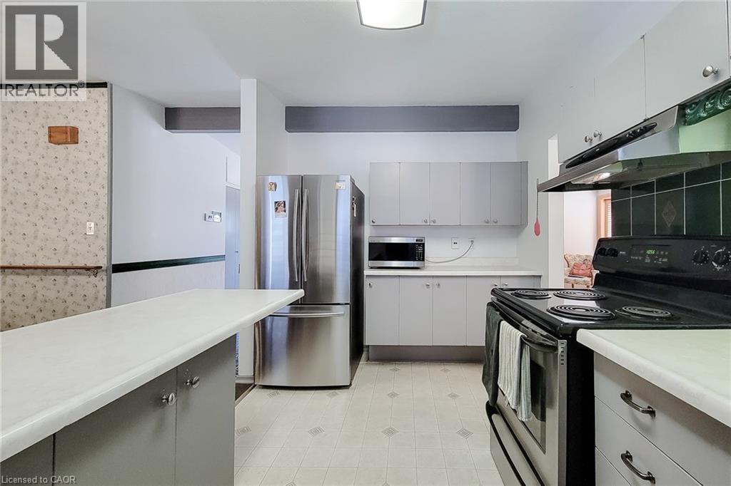 286 Mohawk Road W Property Photo 9