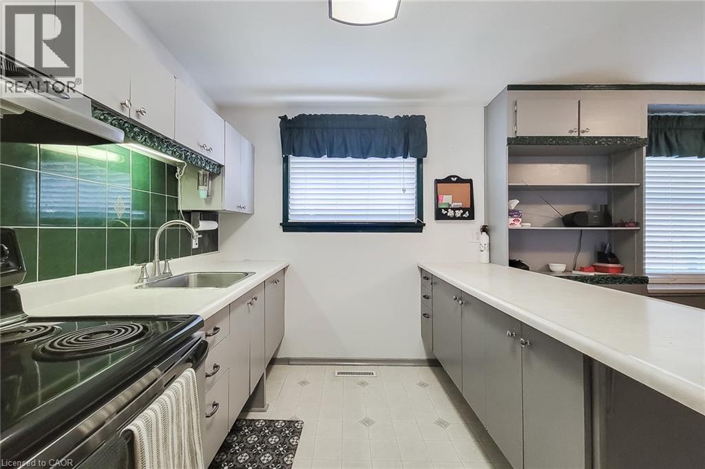 286 Mohawk Road W Property Photo 11