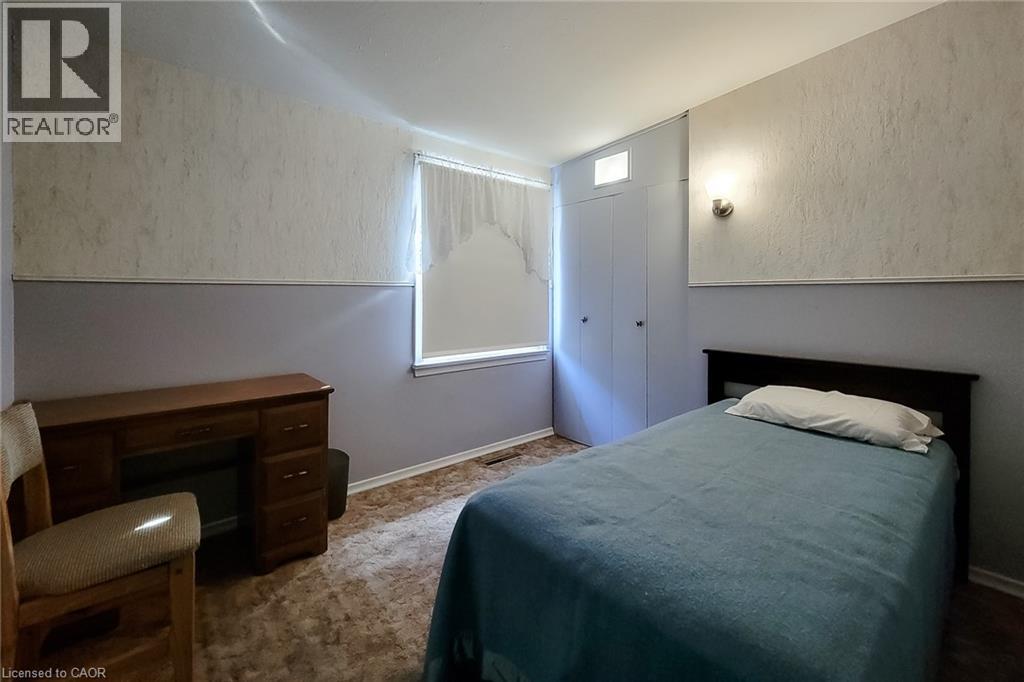 286 Mohawk Road W Property Photo 17