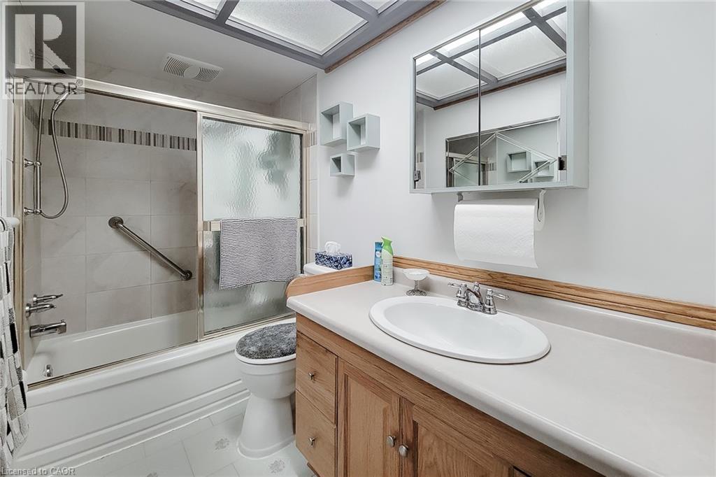 286 Mohawk Road W Property Photo 18