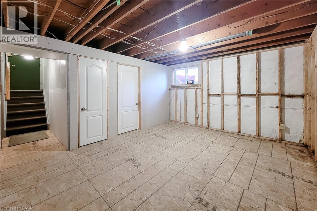286 Mohawk Road W Property Photo 22