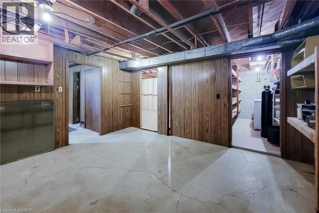 286 Mohawk Road W Property Photo 25