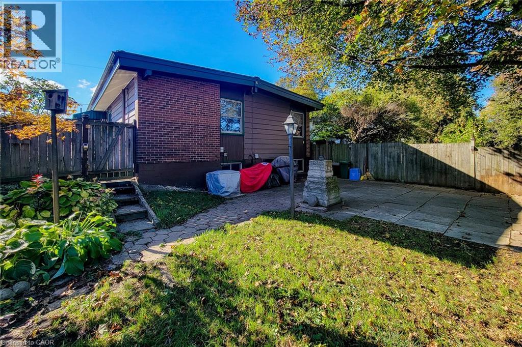 286 Mohawk Road W Property Photo 28