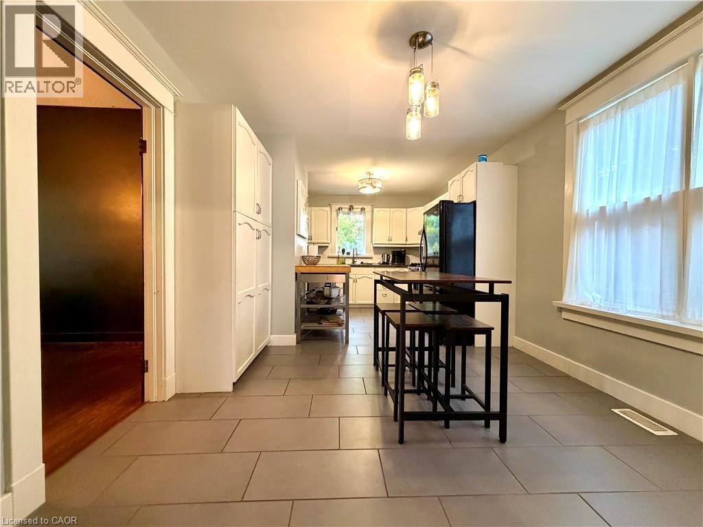 80 Union Street E Property Photo 6
