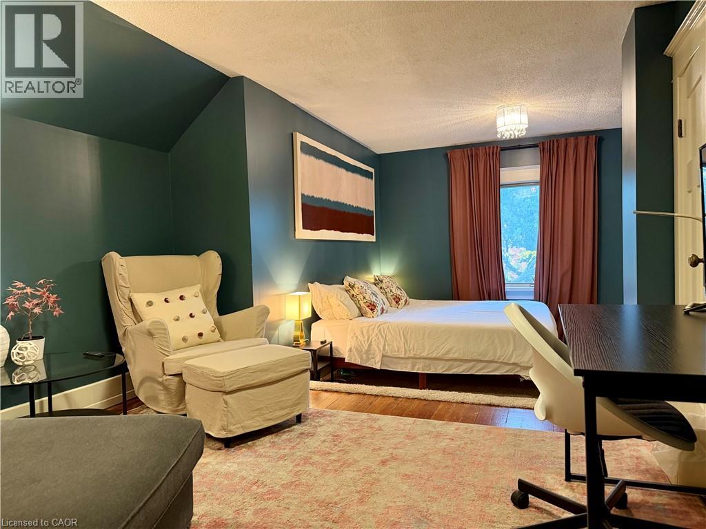 80 Union Street E Property Photo 16