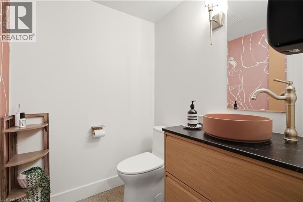148 James Street S Property Photo 16