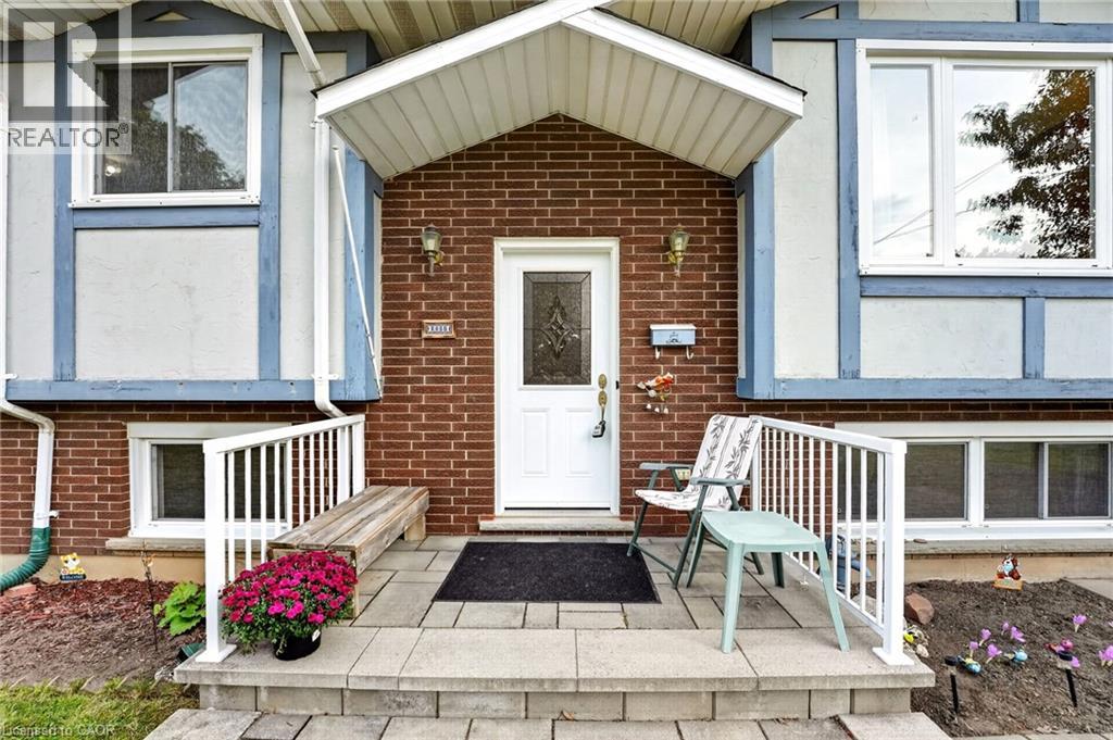 5 Brooks Circle Property Photo 4