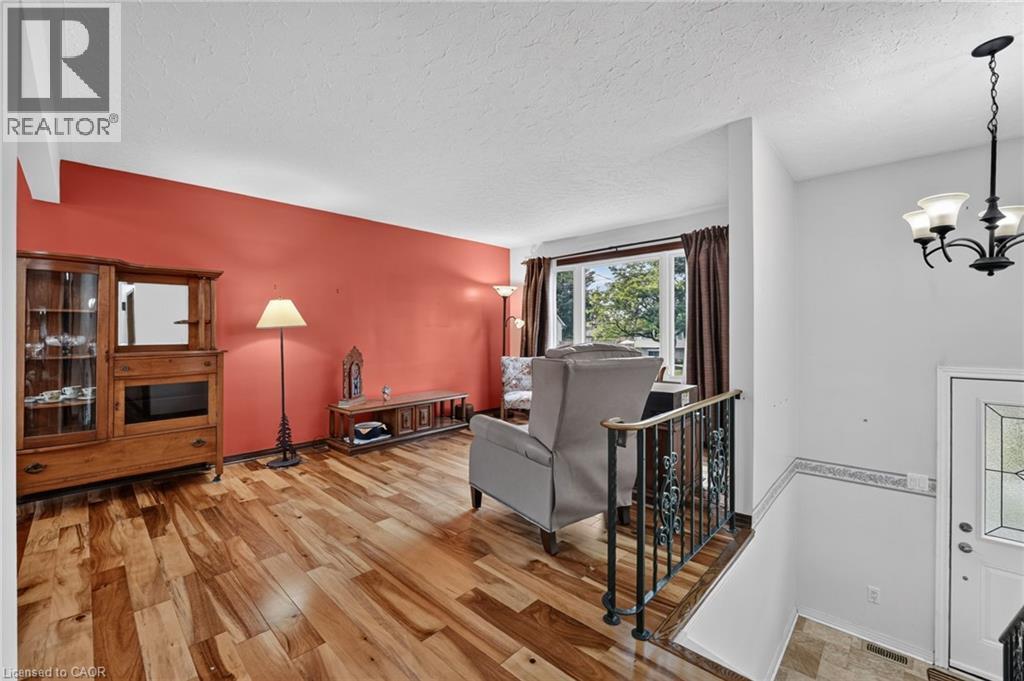 5 Brooks Circle Property Photo 8