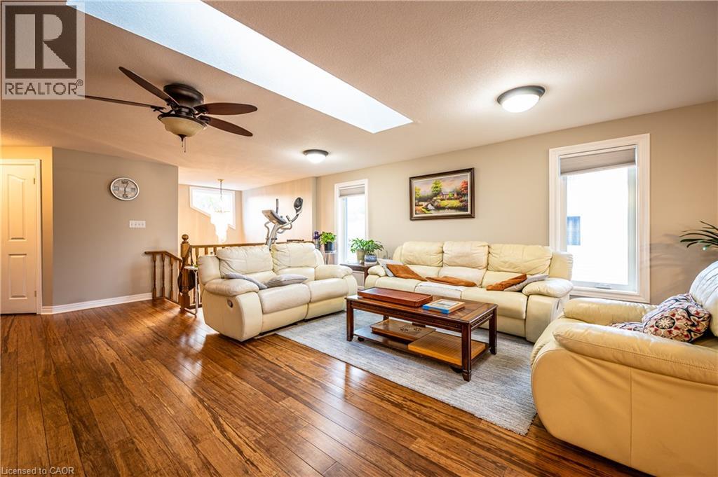 214 Misty Court Unit# Upper Property Photo 3
