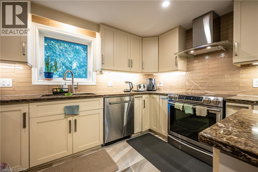 214 Misty Court Unit# Upper Property Photo 6