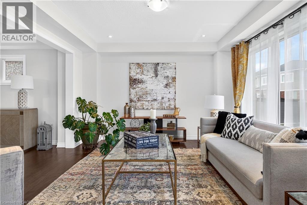 7 Pickett Place Property Photo 10
