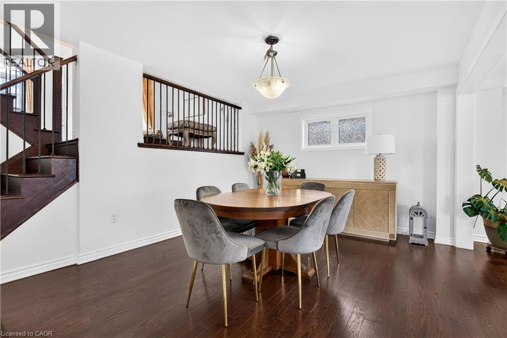 7 Pickett Place Property Photo 14