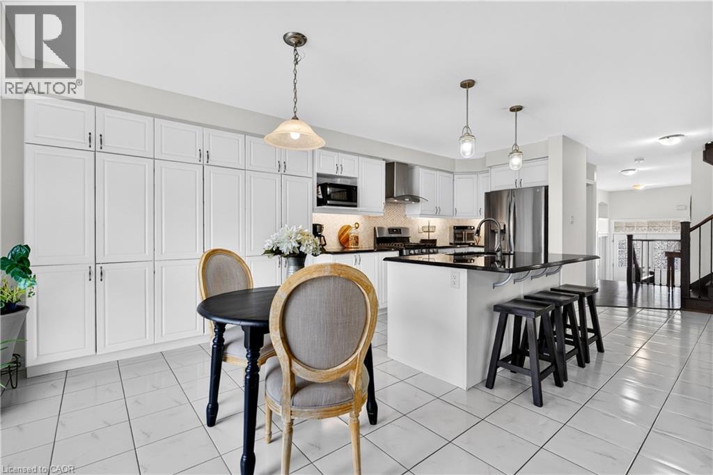 7 Pickett Place Property Photo 22