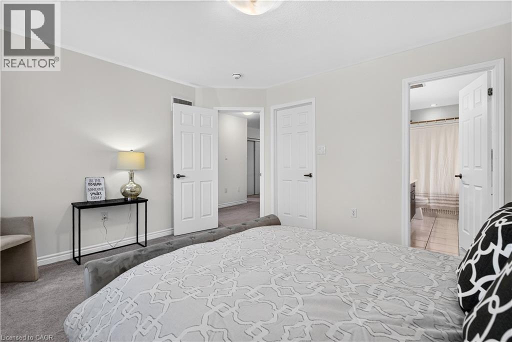 7 Pickett Place Property Photo 37
