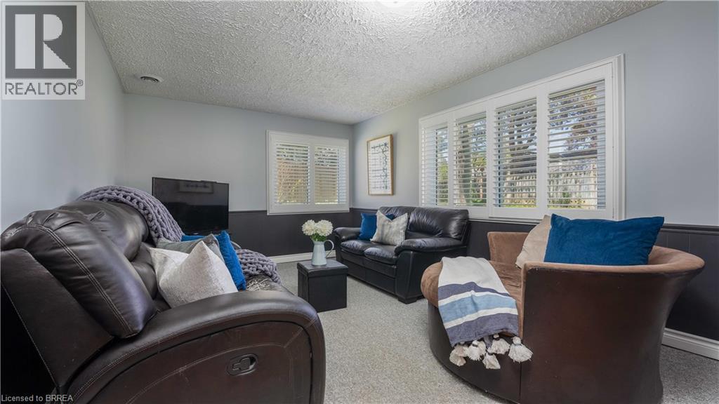 10 Aaron Place Property Photo 16