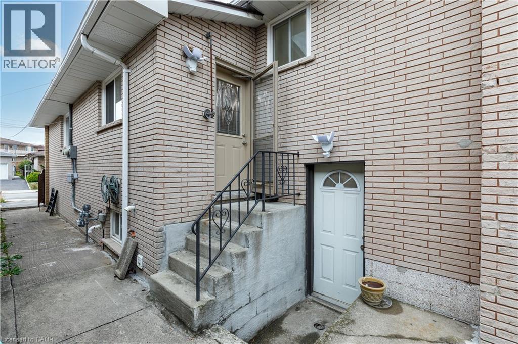 11 Algonquin Court Unit# Lower Property Photo 2