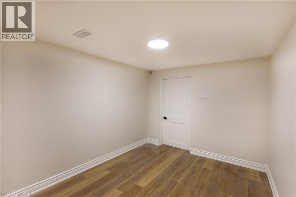 11 Algonquin Court Unit# Lower Property Photo 14