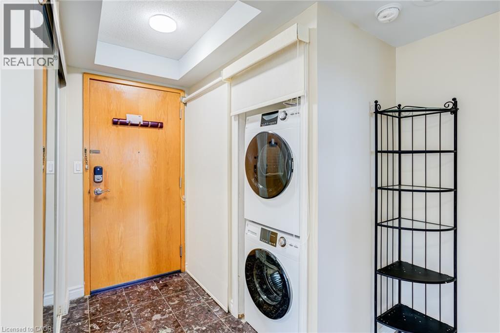 237 King Street W Unit# 909 Property Photo 6