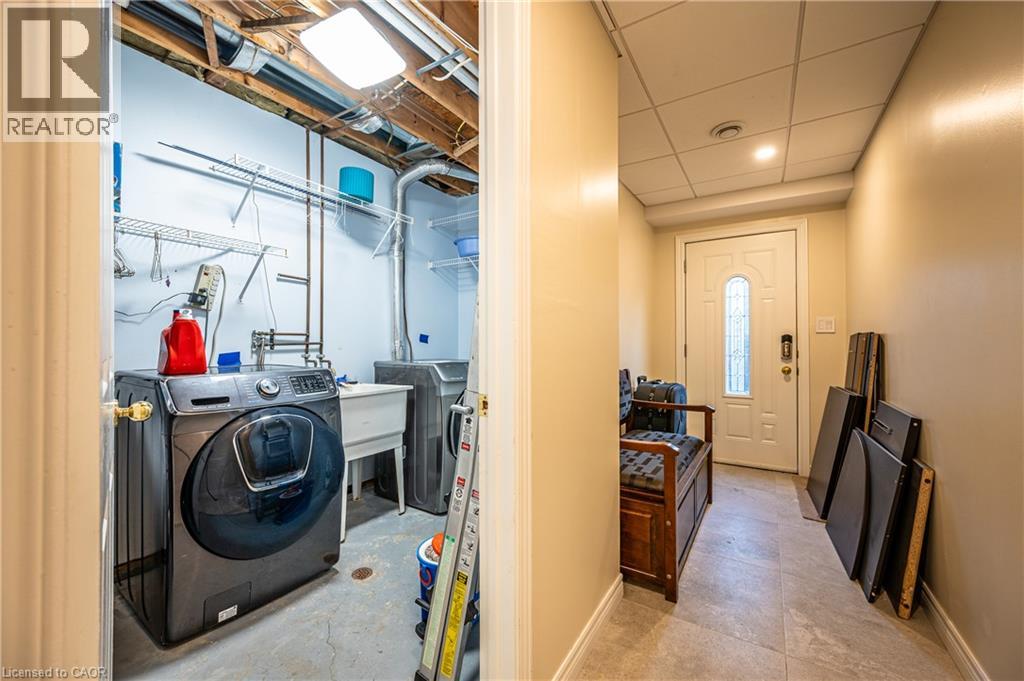 214 Misty Court Unit# Lower Property Photo 4