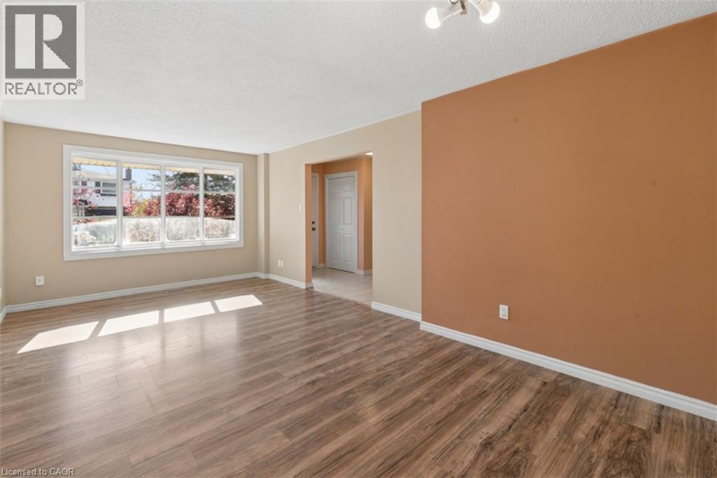 8 Forest Glen Crescent Property Photo 5