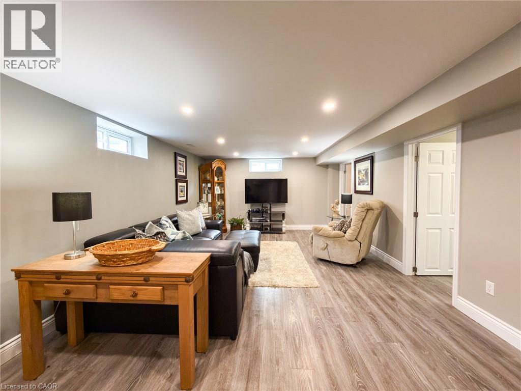 8 Rutherford Street Property Photo 28