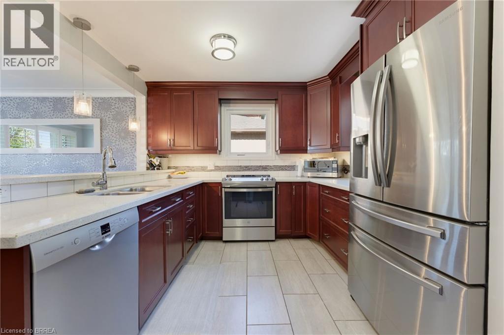 38 Admiral Road Property Photo 9