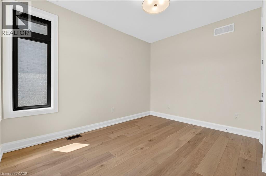 6192 Curlin Crescent Property Photo 5