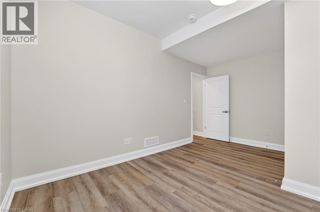 6192 Curlin Crescent Property Photo 44