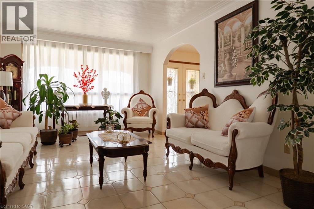 43 Henley Drive Property Photo 3