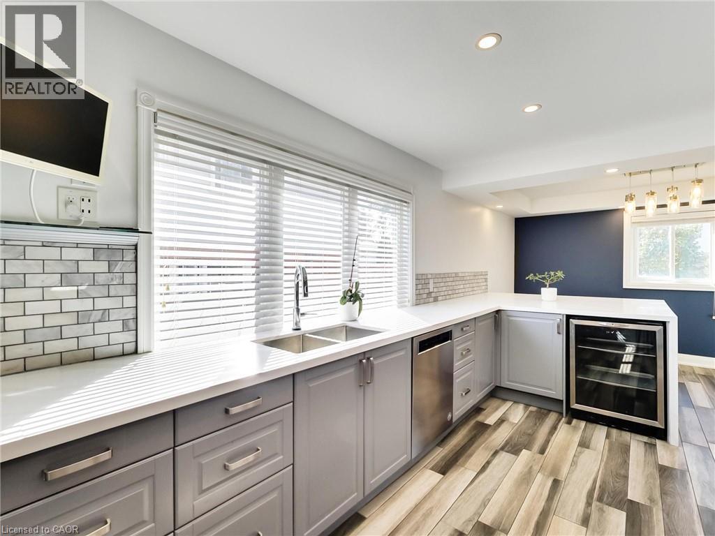 2384 Headon Road Property Photo 15