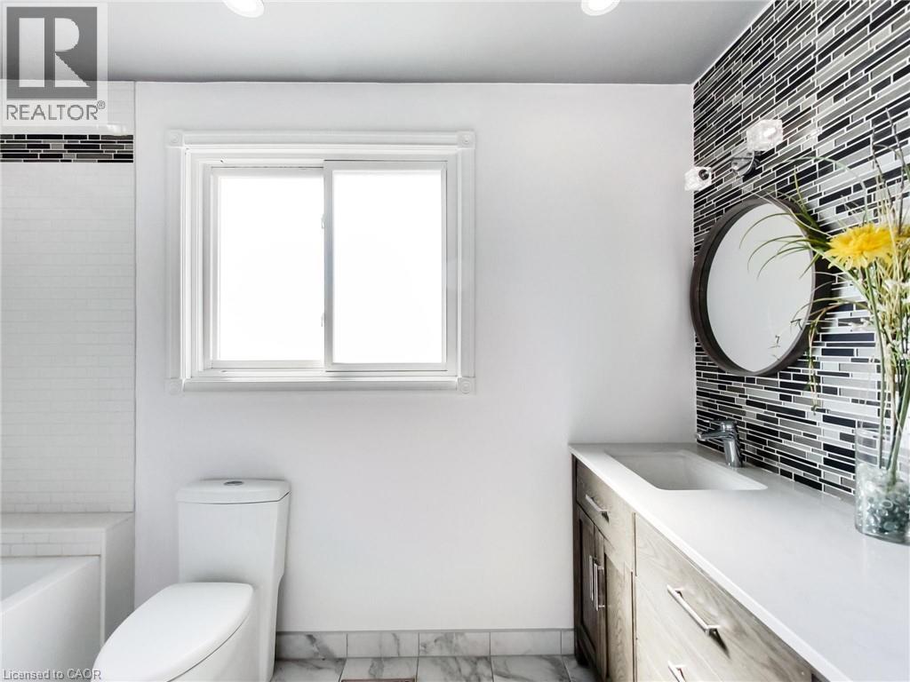 2384 Headon Road Property Photo 26