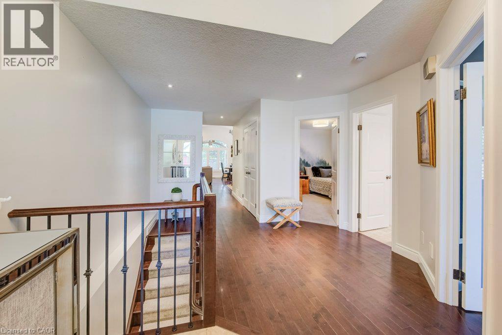 27 Coral Gables Crescent Property Photo 7