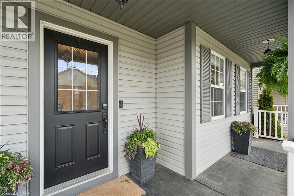 168 Hampson Crescent Property Photo 2